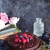 tort cu ciocolata si fructe de padure