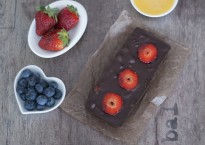 ciocolata raw vegan cu capsuni