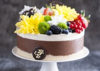 tort raw vegan cu ciocolata si nuci macadamia